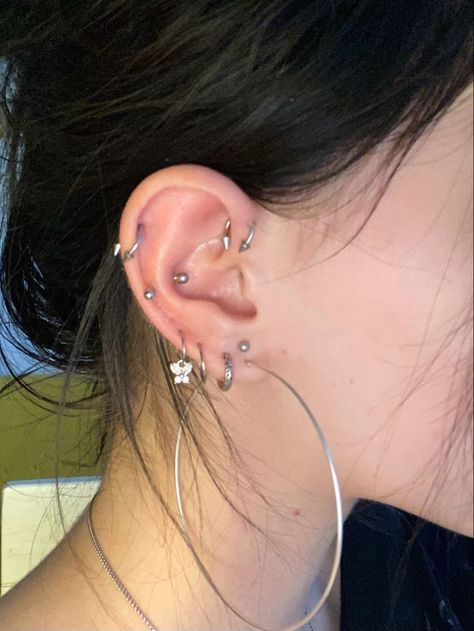 Snake Bites Ear Piercing, Piercing Setup Ear, Helix Piercing Placement, Piercing Map Ear, Alternative Ear Piercings, Piercing Aesthetic Ear, Silver Ear Piercings Aesthetic, Ear Piercing Ideas Grunge, Grunge Earrings Piercings