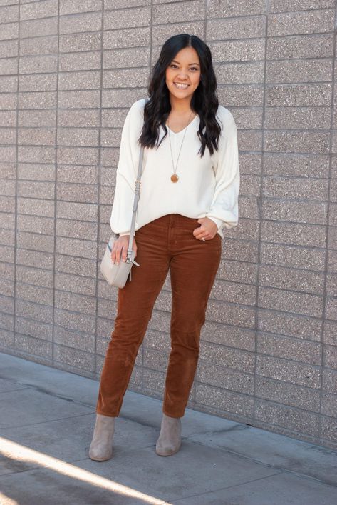 Cream Pants Outfits For Women, Gold Corduroy Pants Outfit, Suede Pants Outfit, Fall Work Attire, Outfits With Sweaters, Ankle Pants Outfit, Bootie Outfits, Cream Sweater Outfit, Elevated Casual Outfit