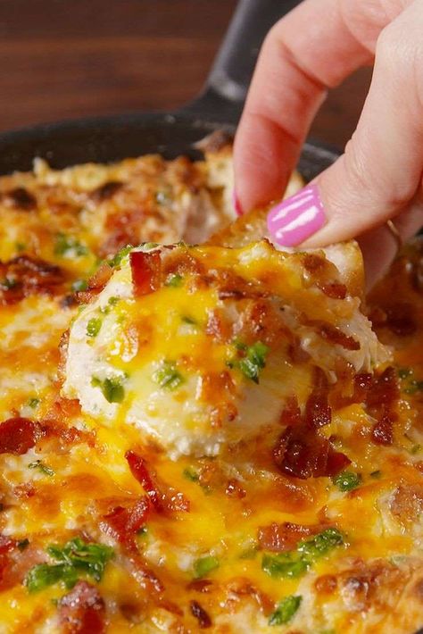 Jalapeno Popper Dip Recipe, Jalapeno Popper Dip, Popper Dip, Superbowl Appetizers, Cheesecake Dip, Jalapeno Popper, Party Dips, Buffalo Chicken Dip, Monterey Jack