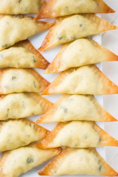 Wonton Ravioli, Mantu Recipe, Wrapper Recipes, Recipe Using Ricotta, Wonton Appetizers, Wonton Wrapper Recipes, Football Treats, Baked Ravioli, Keto Pasta