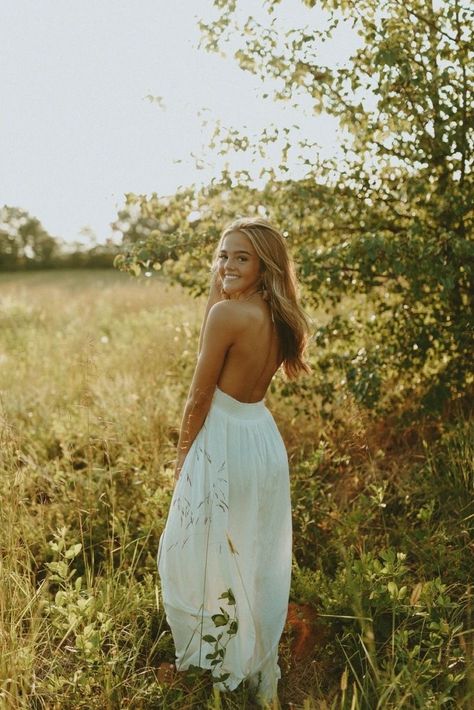 Bright Dress Photoshoot, Photoshoot At Winery, Boho Chic Photoshoot Ideas, Long Dresses Senior Pictures, Photo Poses Professional, Long White Dress Senior Pictures, Outdoors Senior Pictures, Senior Pictures In The Fall, September Senior Pictures