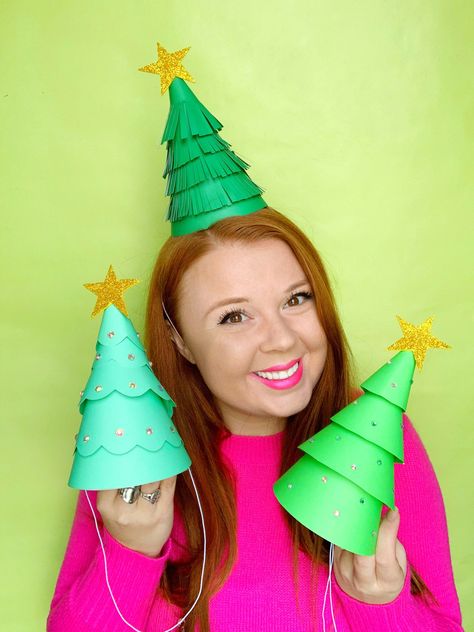 Learn how to make your own Christmas Tree Party Hat! Christmas Tree Hats For Kids, Christmas Paper Hats, Christmas Hat Day At School, Kids Christmas Hats Diy Craft Ideas, Christmas Party Hats For Kids, Wearable Christmas Crafts For Kids, Christmas Tiara Diy, Preschool Christmas Headbands, New Year Hat For Kids Crafts