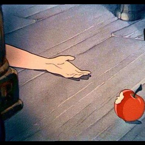 Snow White Snow White Apple, Snow White Disney, Sette Nani, Old Disney, Pinturas Disney, Seven Dwarfs, Disney Aesthetic, Iron Age, Evil Queen