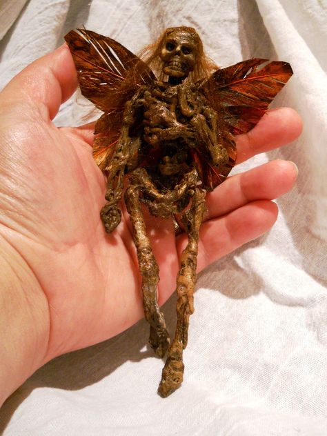 Beau Monde Crafting: Mummified Fairy Fairy’s For Halloween, Diy Mummified Fairy, Bone Fairy Art, Evil Fairies, Creepy Fairy, Mummified Fairy, Fairies Exist, Evil Fairy, Real Fairies