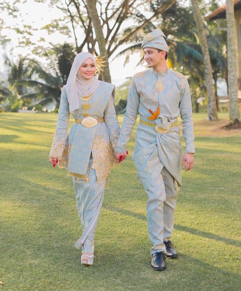 Wedding Kurung, Songket Wedding Dress, Wedding Songket, Songket Wedding, Malay Traditional, Malay Wedding Dress, Astolfo Fate, Baju Kahwin, Nikah Outfit