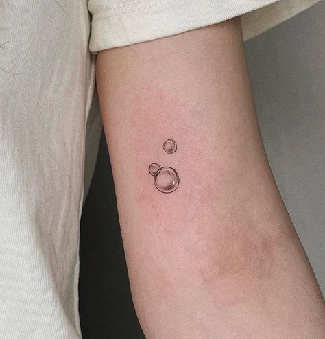 Watercolor Bubbles Tattoo, Small Bubble Tattoo, Bubble Tattoo Design, Bubbles Tattoo Ideas, Simple Abstract Tattoo, Bubbles Up Tattoo, Unconventional Tattoos, Ppg Tattoo, Blowing Bubbles Tattoo