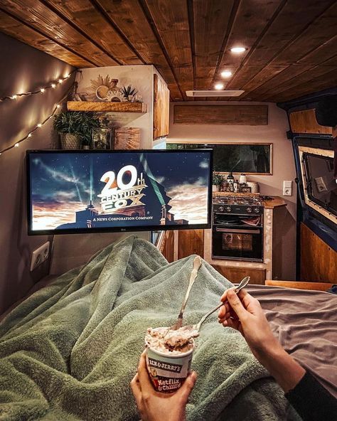 Kombi Motorhome, Auto Camping, Camper Van Life, Instagram Movie, Kombi Home, Campervan Life, Build A Camper Van, Build A Camper, Van Life Diy