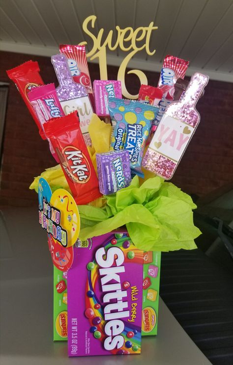 Sweet 16 Candy Bouquet Candy Birthday Ideas Gifts, Sweet 16 Candy Centerpieces, Sweet 16 Candy Bouquet, Sweet 16 Bouquet Ideas, Birthday Candy Bouquet, Candy Bar Bouquet, Sweet 16 Candy, Sweet 16 Party Themes, Goodie Basket