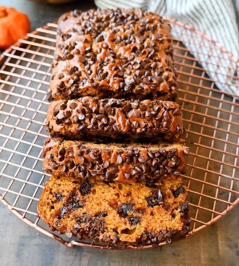 Pumpkin Chocolate Chip Bread Salted Caramel Bread, Gourmet Dessert Recipes, Fall Breads, Cookie Recipes Gourmet, Spiced Bread, Caramel Bread Pudding, Caramel Bread, Chocolate Pumpkin Bread, Modern Honey