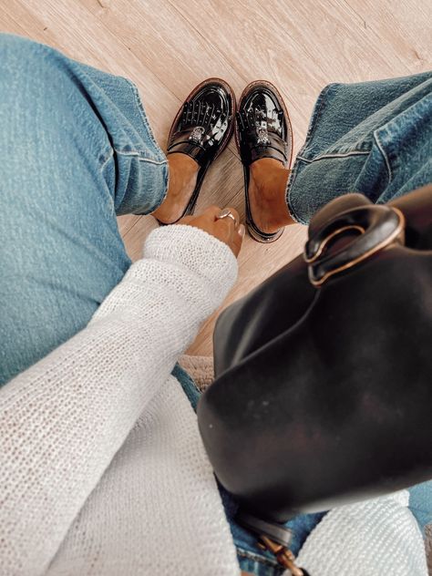 Evelina Black Patent Leather kuratiert auf LTK Black Patent Loafers Outfit, Patent Loafers Outfit, Loafers Jeans, Loafers And Jeans, Outfit For Autumn, Black Patent Loafers, Black Patent Leather Loafers, Loafers Outfit, Patent Loafers