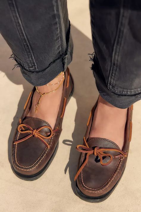 Timberland's Boat Shoes Are a the Cool Alt to Sandals This Summer | Who What Wear UK Boat Shoes Outfit Women, Boat Shoes Outfit Women's, Turkey Outfits, Boat Shoes Outfit, Boat Shoes Women, Timberland Boat Shoes, Sailor Shoes, Brown Boat Shoes, Men Streetstyle