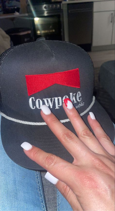 Bull Horn Nails, Western Nails Acrylic Simple, Red And White Western Nails, Simple Short Western Nails, Punchy Fall Nails, Western Lightning Bolt Nails, Cute Punchy Nails, Nails Acrylic Western Simple, White Country Nails