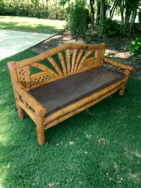 Terrace Bench, Wood Terrace, Bamboo Furniture Diy, Bamboo Bench, Beautiful Jungle, Bamboo Decor, Bamboo Canes, Wine Shelves, Bamboo Garden