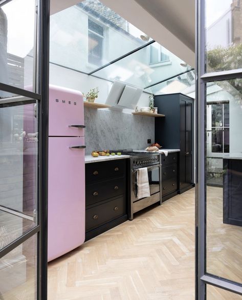 The clever use of cabinets and glazing to connect kitchen spaces is a current trend favoured by architects from Rome. Our eye-catching FAB30 fridge and Opera range cooker look resplendent right here too. Right now there's a five-year extended warranty on select range cooker models and we'll gift you Smeg cookware worth over £400. Insta credit: @devolkitchens #Smeg #SmegUK #FindingItaly #Lazio #WhenInRome #OperaRangeCooker #SmegRangeCooker #SmegFridge #FAB30 #KitchenInspo #TechnologyWithStyle Smeg Kitchen Ideas, Hotel Kitchenette, Pink Kitchen Inspiration, Pink Fridge, Shaker Style Kitchen Cabinets, Smeg Kitchen, Fridge Kitchen, Smeg Fridge, Devol Kitchens