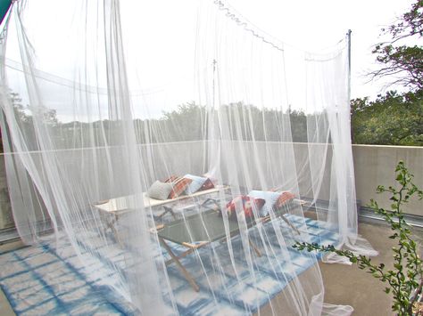 mosquito-net-canopy-lounge Mosquito Netting Patio, Mosquito Net Canopy, Patio Tents, Diy Tent, Cheap Farmhouse Decor, Interior Decorating Ideas, Terrace Decor, Screened In Patio, Romantic Home Decor