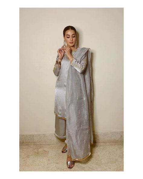 for jeeto pakistan wearing zara shahjahan jewelry by ali javeri Zara Shahjahan, Iqra Aziz, Desi Wear, Punjabi Suit, Pakistani Bridal Dresses, Dress Indian Style, Pakistani Dress Design, Traditional Attire, Indian Designer Outfits