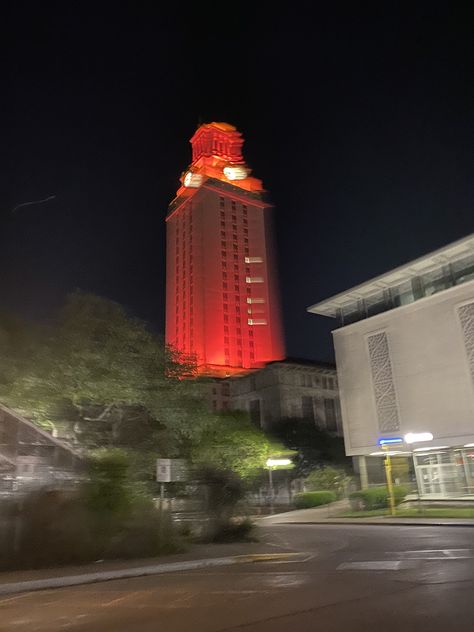 Ut Austin Wallpaper, Austin Texas Aesthetic Night, Ut Dorms Austin, University Of Texas At Austin Aesthetic, Ut Austin Aesthetic, Ut Aesthetic, Austin Vibes, Texas Vibes, Ut Tower