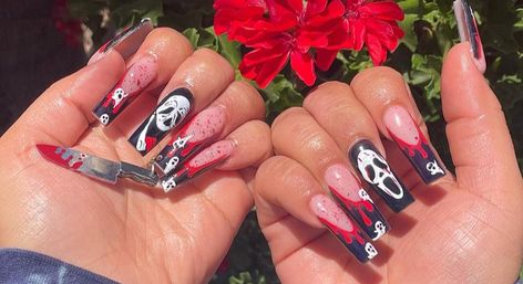 Scream Nail Ideas, Scream Acrylic Nails, Red And Black Halloween Nails, Scream Nails Acrylic, Black And Red Halloween Nails, Red Black And White Nails, Scream Nail Art, Ghostface Nails, Scream Nails