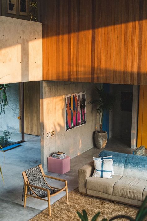 Brutalist House, Industrial Interior Style, Tropical Home, Beautiful Houses Interior, Tropical Houses, Décor Diy, Mid Century House, Decoration Table, Ideal Home