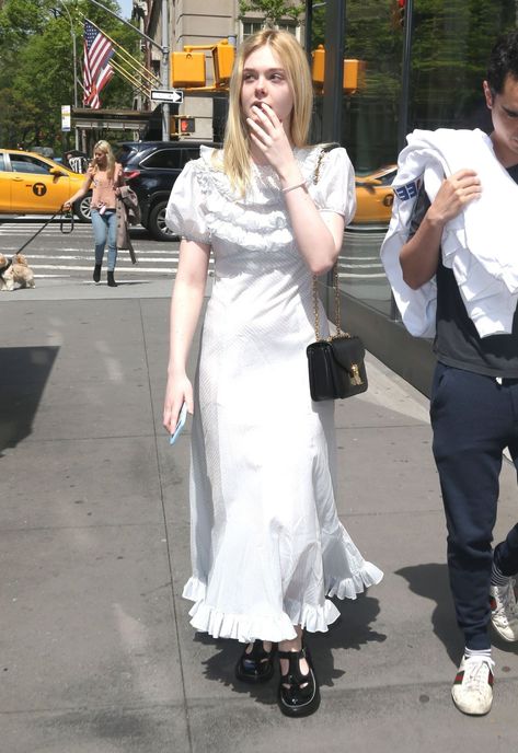 Elle Fanning Fashion, Elle Fanning Outfits, Elle Fanning Street Style, Girl Aesthetic Pfp, Elle Fanning Style, Aesthetic Pfp, Elle Fanning, Celebrity Outfits, Spring Summer Outfits