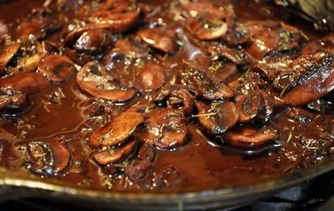 Wine Sauce For Steak, Red Wine Mushroom Sauce, Steak Toppings, Steak Sauce Recipes, Mushroom Sauce Recipe, Pan Sauce, Steak And Mushrooms, Red Wine Sauce, Awesome Recipes