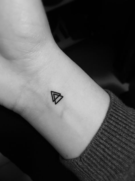 Triangle Friendship Tattoo, Geometric Shape Tattoo, Couple Minimalist, Fearless Tattoo, Tattoo Tv Shows, Graffiti Tattoo, Shape Tattoo, Geometric Tattoos, Friendship Tattoos