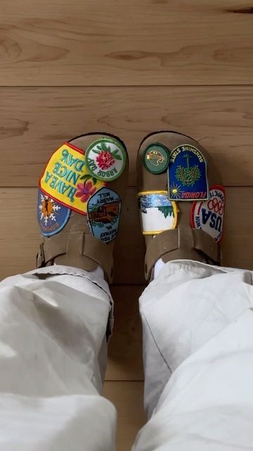 Mallory Morris on Instagram: "✨PATCHWORK DIY BIRKS ✨ Seriously such an easy DIY! Everything is linked on LTK! (Besides the patches!) #diy #birks #diybirkenstocks #birkenstockboston #shoediy" Patch Birkenstock, Patches On Shoes, Upcycling Shoes, Converse Painting Ideas, Custom Birkenstocks, Converse Painting, Shoe Accessories Diy, Diy Everything, Customize Shoes