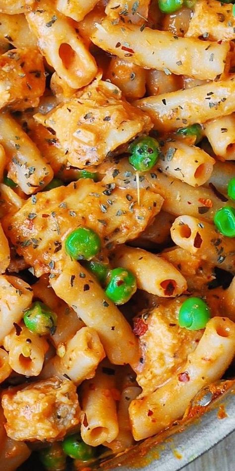 Mozzarella Cheese Sauce, Spicy Chicken Pasta, Chicken Penne Pasta, Pasta With Peas, Chicken Penne, Creamy Tomato Sauce, Cook Chicken Breast, Paula Deen, Penne Pasta