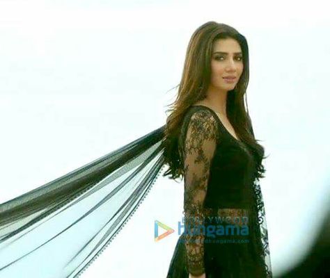 Raees Mahira Khan, Mahira Khan Pics, Mahira Khan Dresses, Mahira Khan, Shah Rukh Khan, Indian Bollywood, Pakistani Actress, Pakistani Outfits, Desi Beauty