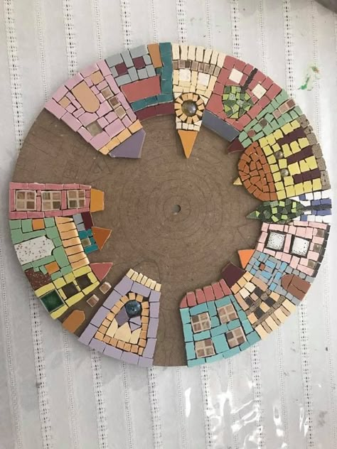 How To Make A Mosaic, Mosaic Designs Easy, Mosaic Patterns For Beginners, Simple Mosaic, Mosaic Art Diy, Mosaic Rocks, Colorful Mosaic, Mosaic Garden Art, Mosaic Art Projects