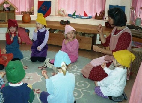 STORYTELLING: THE HEART OF WALDORF EDUCATION - Sarah Baldwin - Moon Child Blog Waldorf Preschool, Preschool Circle Time, Waldorf School, Waldorf Education, Elementary Activities, Education Motivation, Education Quotes For Teachers, Elementary Reading, Waldorf Toys