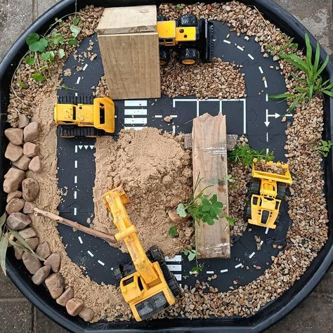 Diy Backyard Car Track, Sandpit Play Ideas, Messy Play Activities, Construction Play, Backyard Kids Play Area, Eyfs Activities, Nursery Activities, Construction Activities, Kids Outdoor Play