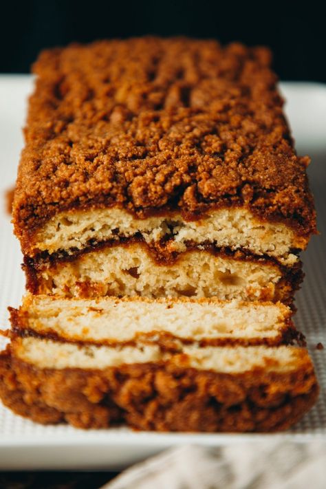 Easy Vegan Coffee Cake, Vegan Cinnamon Loaf Cake, Vegan Coffee Cake Loaf, Vegan Loaf Cake Recipes, Vegan Loaf Recipes, Vegan Fall Baking, Vegan Loaf Cake, Cinnamon Loaf Cake, Vegan Baked Goods