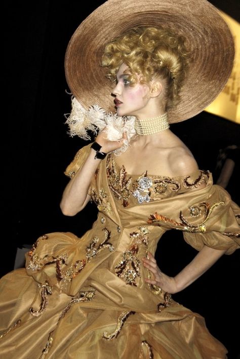 Runway Fashion Couture, Christian Dior Haute Couture, Dior Haute Couture, French Fashion Designers, Christian Dior Couture, Dior Couture, John Galliano, Yellow Dress, Couture Fashion