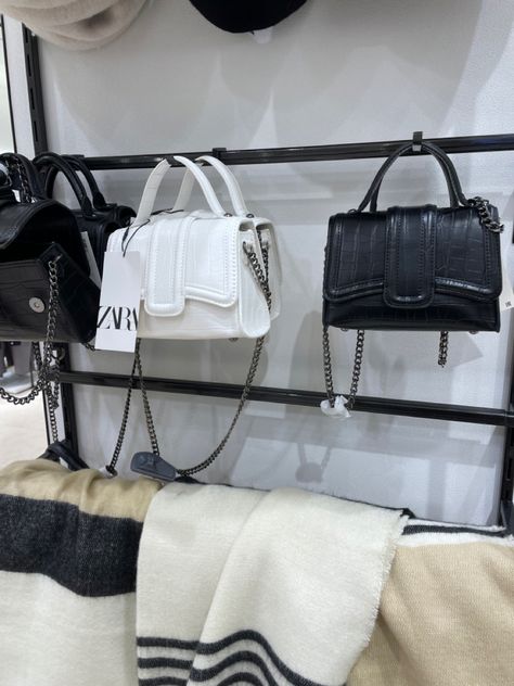 Zara Bag Aesthetic, Zara Astethic, Zara Bag Outfit, Zara Shopping Bag, Zara Bags Handbags, Tas Zara, Shoulder Bags Aesthetic, Zara Aesthetic, Zara Purse