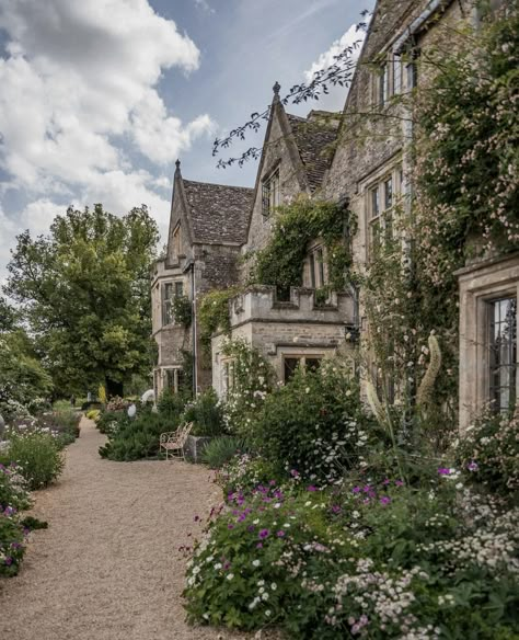 Very Big House, Flame Aesthetic, Mitford Sisters, Renovated Farmhouse, Country Manor House, English Estate, Manor Garden, Kingston University, Dream Beach Houses