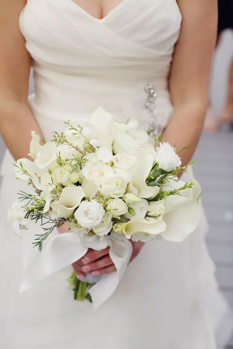 Lilly Bouquet Wedding, Rose And Calla Lily Bouquet, Blue Wedding Flower Arrangements, Lily And Rose Bouquet, Calla Lillies Bouquet, White Calla Lily Bouquet, Calla Lily Bridal Bouquet, Brides Flowers Bouquet, Lily Bridal Bouquet