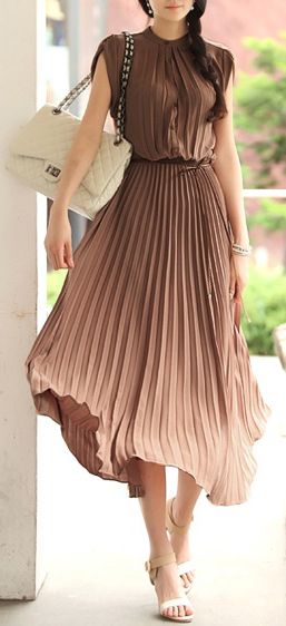 summer dress Chique Outfits, Ankle Dress, Pleated Maxi Dress, Pretty Style, Dress Maxi, Mode Inspiration, Looks Style, Long Dresses, Women Dress