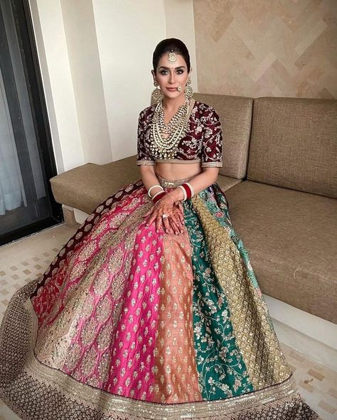 Lehenga Wedding Bridal, Best Indian Wedding Dresses, Mehendi Outfits, Half Saree Lehenga, Kaftan Designs, Lehnga Dress, Latest Bridal Dresses, Traditional Indian Dress, Red Lehenga