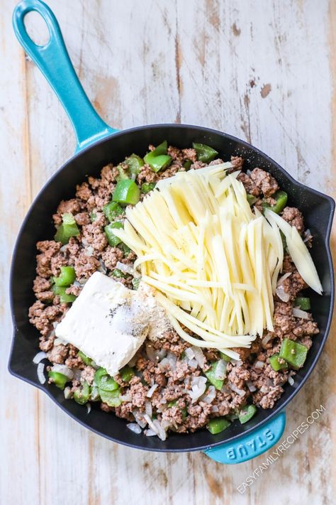 BEST easy casserole dinner! This Philly Cheesesteak Casserole is a super easy weeknight meal the whole family can enjoy. It has all the delicious flavors of a Philly Cheesesteak, but made simple using ground beef. As a bonus- it is gluten free, low carb, and keto friendly! You can enjoy it serve with vegetables, over rice, or stuffed in a hoagie roll for a philly cheesesteak sandwich. This keto philly cheesesteak casserole can't be beat! Keto Steak And Cheese Casserole, Keto Philly Cheesesteak Casserole, Pan Green Beans, Chicken Philly Cheesesteak, Best Philly Cheesesteak, Steak Casserole, Weeknight Casseroles, Philly Cheese Steak Casserole, Cheesesteak Stuffed Peppers