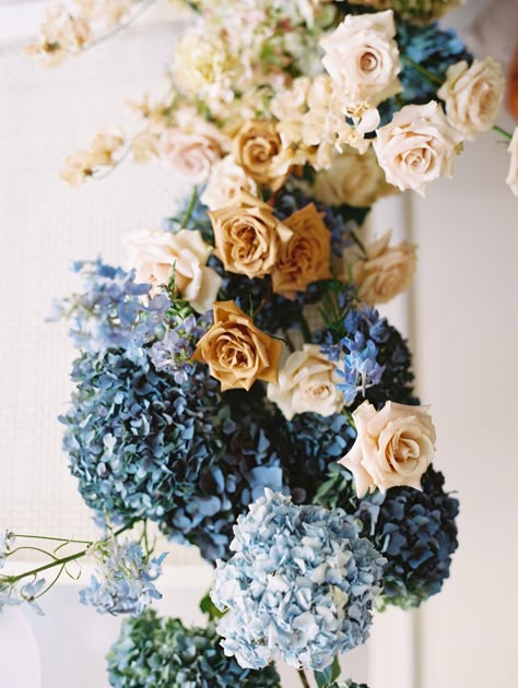 Navy Blue Wedding Florals, Blue Gold Flower Arrangements, Blue And Cream Flowers, Blue And Tan Wedding Flowers, Blue And Cream Floral Arrangements, Boho Blue Flower Arrangements, Blue And Beige Flower Arrangement, Blue Brown Wedding, Purple Flower Arrangements