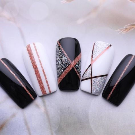 Tape Line Nail Art, Strip Art Nail, Strip Tape Nail Art, Nail Art Tape Designs Simple, Stripes Nail Designs, Lines Nails Art, Line Art Design Nails, Nails With Tape Design, Stripping Nail Art Design