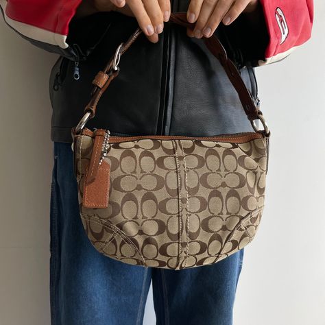 Coach Hobo Bags Outfit, Coach Bag Aesthetic, Vintage Bag Outfit, Hobo Bag Outfit, Bags Outfit, Coach Mini Purse, Coach Hobo Bag, Coach Hobo, Bag Aesthetic