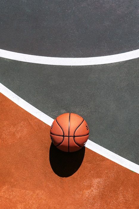 Basketball Background, Bola Basket, Basketball Photos, Sports Clothes, Basketball Photography, Sports Aesthetic, Basketball Wallpaper, Free Sport, Sports Images