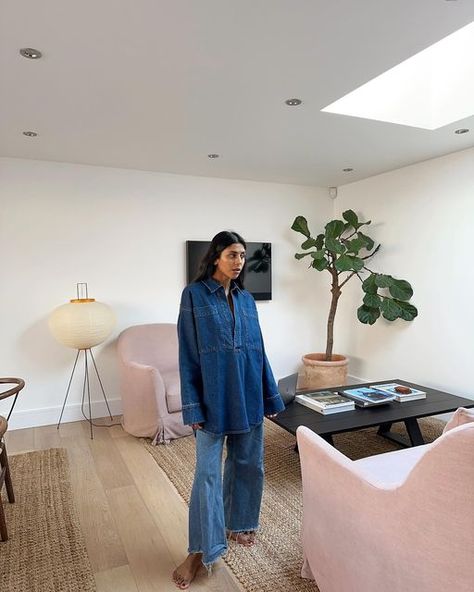 Minimal Boho Fashion, Contrast Outfit, Monikh Dale, Jean Azul, Double Denim Outfit, Fashion Rules, Style Muse, Denim Day, Double Denim