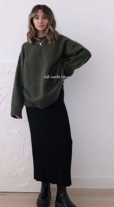 Slytherin Scarf Outfit, Long Black Skirt With Sweater, Green Sweater And Skirt Outfit, Long Black Skirt Winter Outfit, Black Midi Skirt Outfit Fall, Black Maxi Skirt Outfit Fall, Winter Long Skirt Outfit, Black Skirt Winter, Black Skirt Outfit Winter