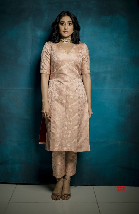 Benaras Kurti Designs Latest, Benarasi Kurta Designs, Brocade Frock For Women, Silk Churidar Designs, Kurti Designs Latest Silk, Brocade Suits Indian Party Wear, Pattu Kurti Designs Latest, Banarasi Kurti Designs Latest, Kurta Neck Designs Women