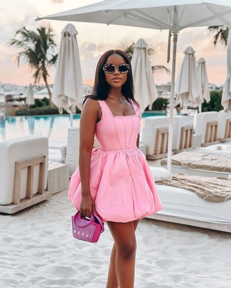 Pretty and dolled up in #Dubai 💕 BellaStylista: @ilovemelmo Dress: @Aje Bag: @marni #BarbiePink #BlackBarbie #BellaNaijaBeauty | Instagram Marni Outfit, Black Women Outfit Ideas, School Outfit Inspiration, Outfit Ideas Black Women, Outfit Ideas Everyday, Women Outfit Ideas, Outfit Ideas Black, Elevated Fashion, Classy Gowns