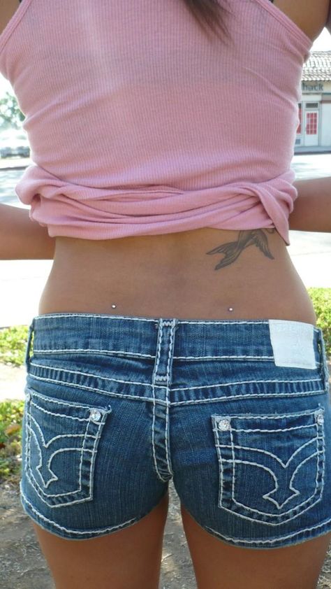 Back Dermals Hip Dermal Piercing, Back Dermal Piercing, Back Dimple, Back Dimple Piercings, Dimple Piercing, Skin Piercing, Back Dimples, Back Piercings, Cute Piercings