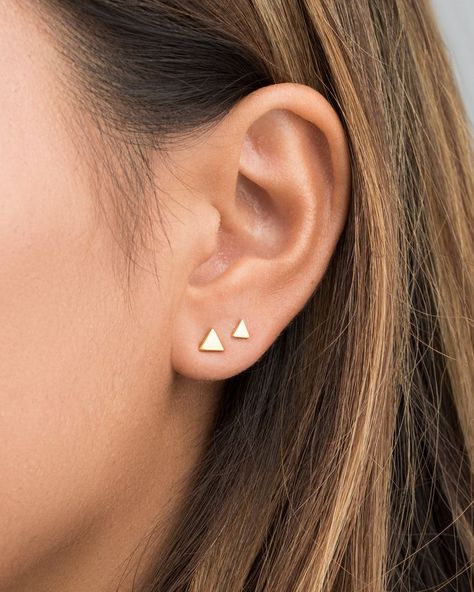 Minimalist Ear Piercings, Double Ear Piercings, Triangle Earrings Stud, Hammered Hoop Earrings, Bracelets Design, Triangle Studs, Geometric Studs, Dainty Studs, Earrings Diamond